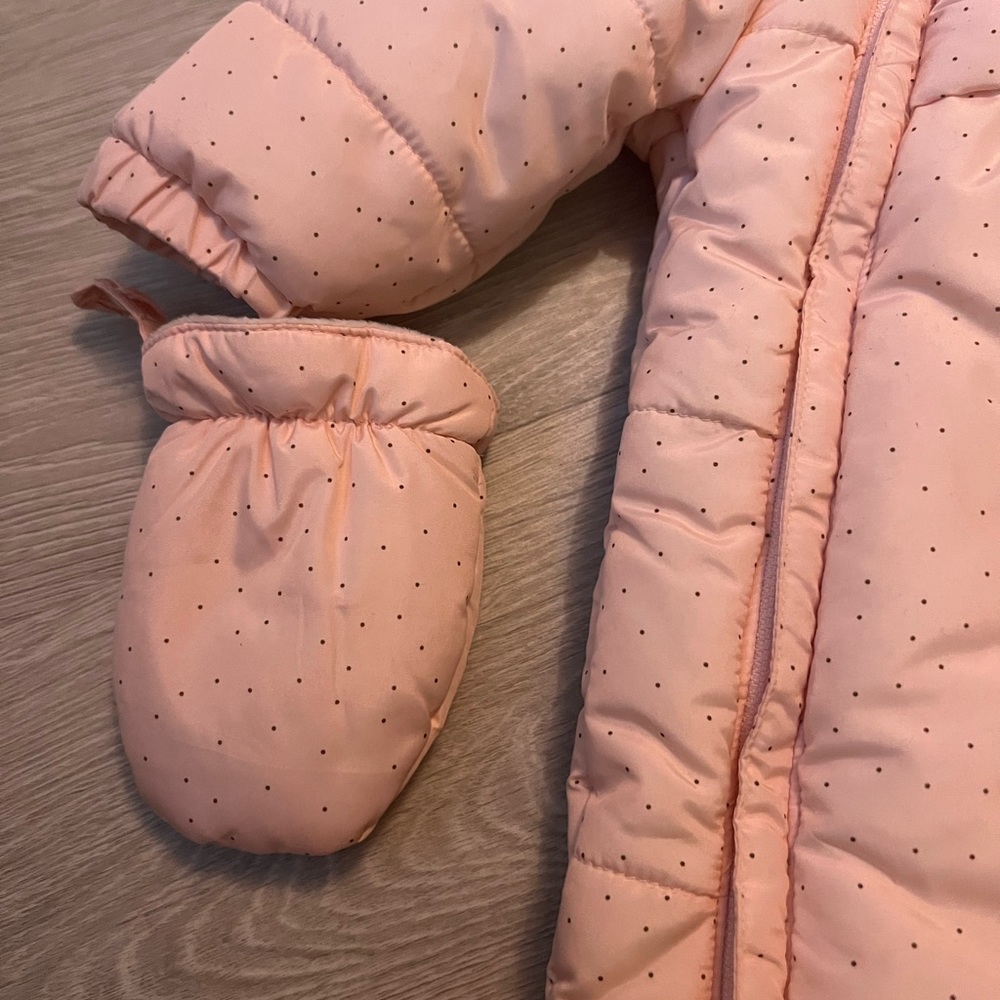 New born 4-6 snow suit Worn Once!!